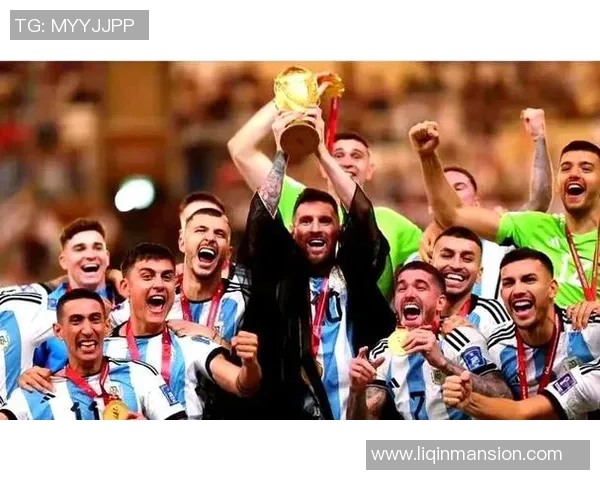 探寻足球传奇之路：球星背后的奋斗与荣耀