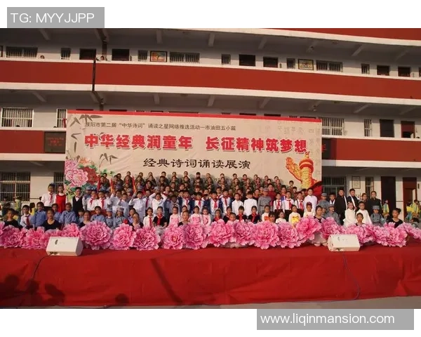 从街头少年到绿茵传奇:揭开足球巨星童年的奋斗与梦想 从街头少年到绿茵传奇:揭开足球巨星童年的奋斗与梦想