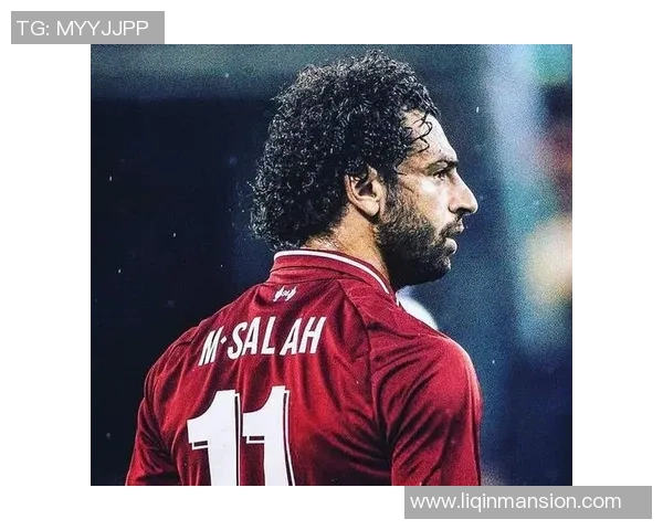 帕尼尼球星足球卡萨拉赫：阿拉伯之鹰的传奇崛起与辉煌成就