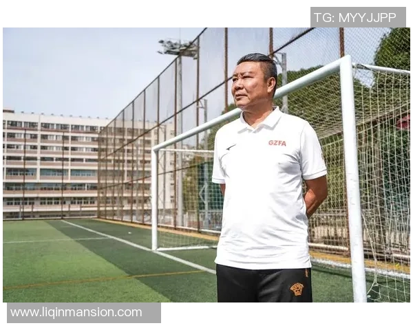 中国宽肩足球球星崛起助力国家队重塑辉煌挑战世界足球舞台 中国宽肩足球球星崛起助力国家队重塑辉煌挑战世界足球舞台